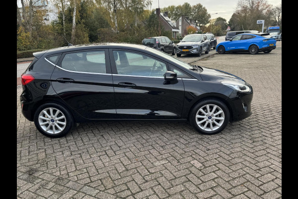 Ford Fiesta 1.0 EcoBoost Titanium 100pk Navigatie | Parkeersensoren | Climate control | Dealer onderhouden