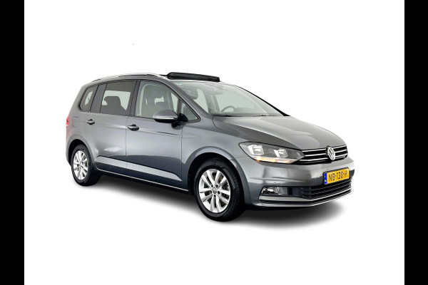 Volkswagen Touran 1.4 TSI Connected Series [ 7-pers. ] Aut. *PANO | NAVI-FULLMAP | KEYLESS | CAMERA | MICROFIBRE | BLIND-SPOT | ECC | PDC | CRUISE | MASSAGE-SEAT | COMFORT-SEATS | TOWBAR | 16''ALU*