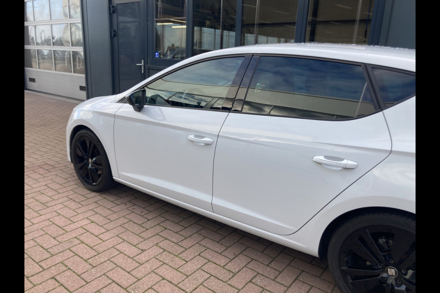 Seat Leon 1.4 TSi 150pk FR KEYLESS/CAMERA/CARPLAY/18INCH/SPORTUITLAAT