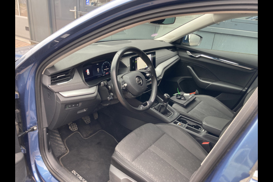 Škoda Octavia Combi 1.5 TSi 150pk First Edition KEYLESS/VIRTUAL/STOELVERW./TREKH.WEGKLAPBAAR