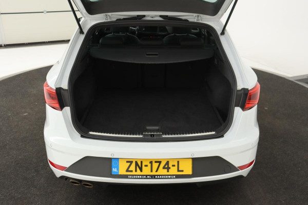 Seat Leon 1.5 TSI FR Intense | Panoramadak | Alcantara | Trekhaak | Virtual Cockpit | Camera | Beats | Full LED | Carplay | PDC