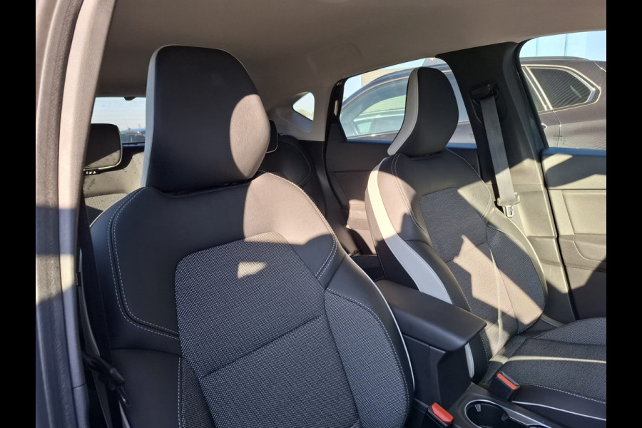 Renault Captur 1.6 E-Tech Plug-in Hybrid 160 Intens PHEV | Navigatie | Trekhaak | Cruise Control | Stoelverwarming | Apple Carplay | Camera | Climate Control | L.M. 18" |