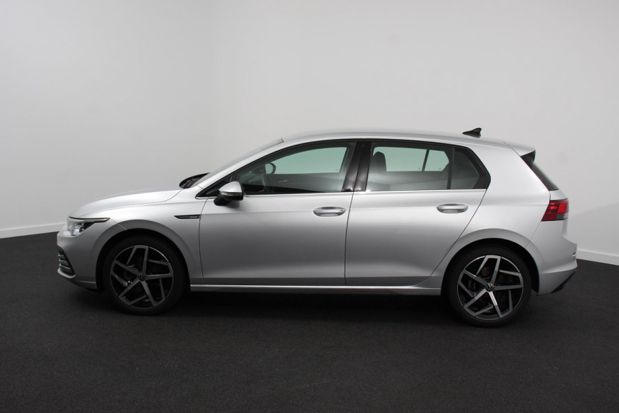 Volkswagen Golf 1.5 eTSI DSG Style | Navigatie | Adaptive Cruise Control | Lane/Side/Travel Assist | 18 Inch Lichtmetaal | Stoel/Stuur Verarming |