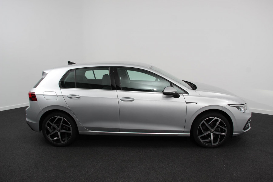 Volkswagen Golf 1.5 eTSI DSG Style | Navigatie | Adaptive Cruise Control | Lane/Side/Travel Assist | 18 Inch Lichtmetaal | Stoel/Stuur Verarming |