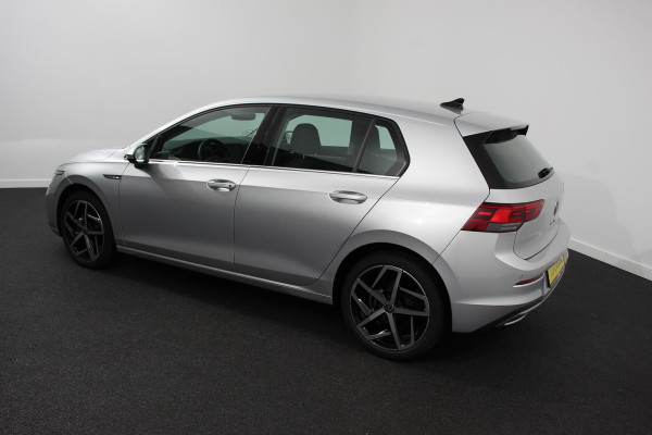 Volkswagen Golf 1.5 eTSI DSG Style | Navigatie | Adaptive Cruise Control | Lane/Side/Travel Assist | 18 Inch Lichtmetaal | Stoel/Stuur Verarming |