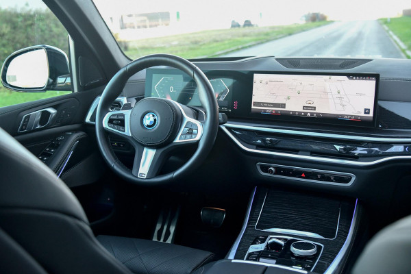 BMW X5 XDrive50e M-Sport Pro Facelift. Pano, HUD, 360 3D, ACC, Luchtv, H/K, Trekh, Stuurvw, Keyless, Dodeh, Sfeer!