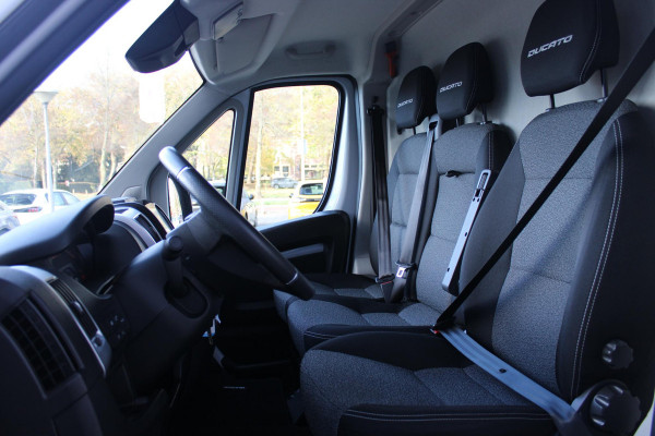 Fiat E-Ducato 3.5T L3H2 79 kWH AUTOMAAT | NAVIGATIE | CLIMATE CONTROL | PARKEERSENSOREN | ACHTERUITRIJ CAMERA | DODEHOEK DETECTIE |  LANE ASSIST | LEDER STUURWIEL | BUMPERS IN CARROSERIE KLEUR |