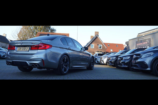 BMW 5 Serie M5 | Carbon | Harman/Kardon | Dealer onderhouden | Sfeerverlichting | Donington Grau | 600PK | NAP | Origineel NL |