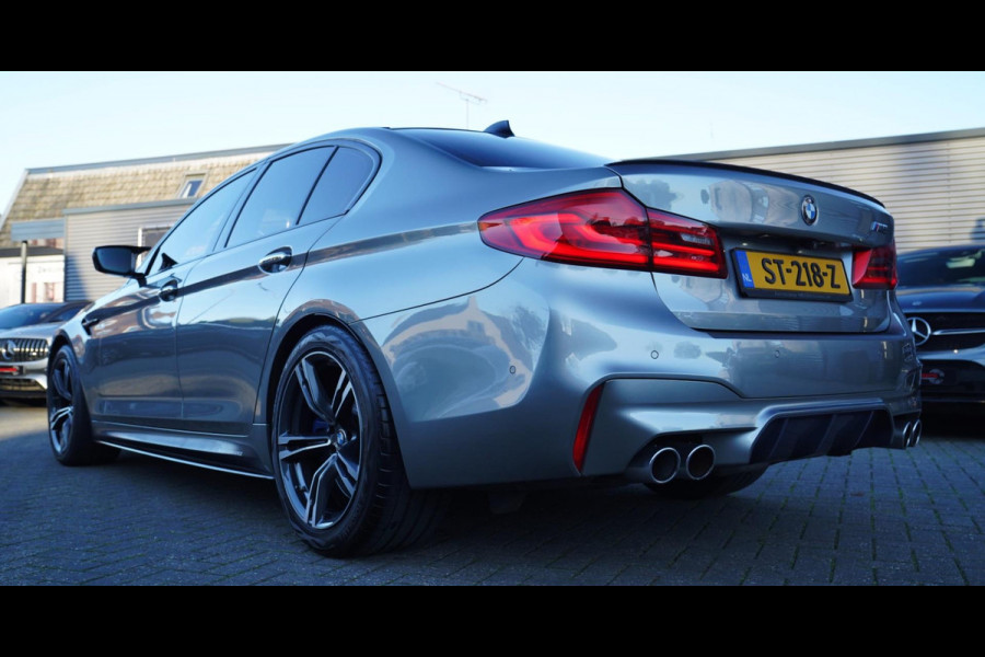 BMW 5 Serie M5 | Carbon | Harman/Kardon | Dealer onderhouden | Sfeerverlichting | Donington Grau | 600PK | NAP | Origineel NL |