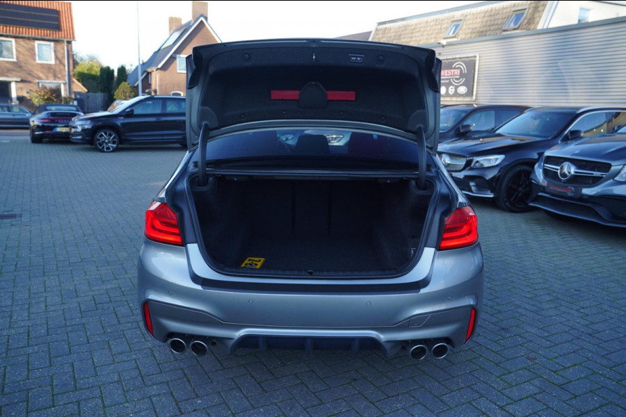 BMW 5 Serie M5 | Carbon | Harman/Kardon | Dealer onderhouden | Sfeerverlichting | Donington Grau | 600PK | NAP | Origineel NL |