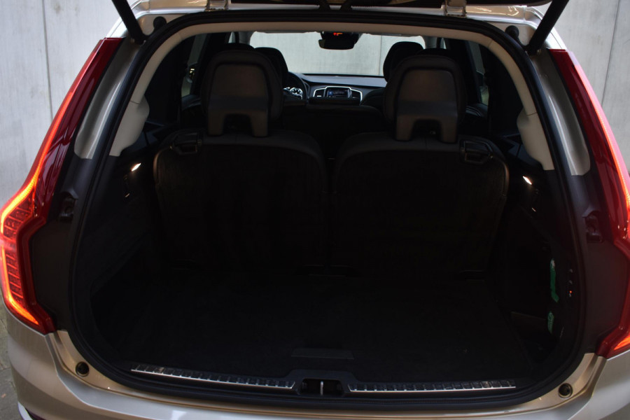 Volvo XC90 T5 254PK Automaat AWD Inscription / Luchtvering / Panoramadak / Extra getint glas / Camera achter / Trekhaak