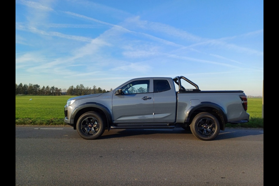 Isuzu D-max Extended Cab V-Cross $WD Automaat MY24 Isla Grey