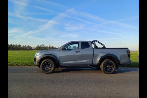 Isuzu D-max Extended Cab V-Cross $WD Automaat MY24 Isla Grey