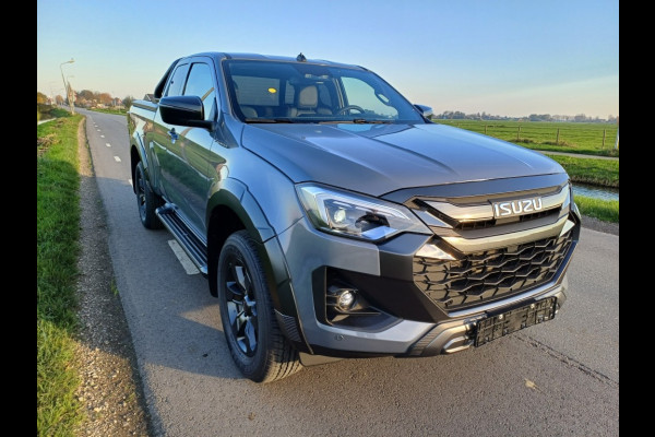 Isuzu D-max Extended Cab V-Cross $WD Automaat MY24 Isla Grey