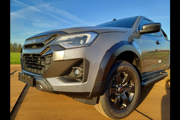 Isuzu D-max Extended Cab V-Cross $WD Automaat MY24 Isla Grey