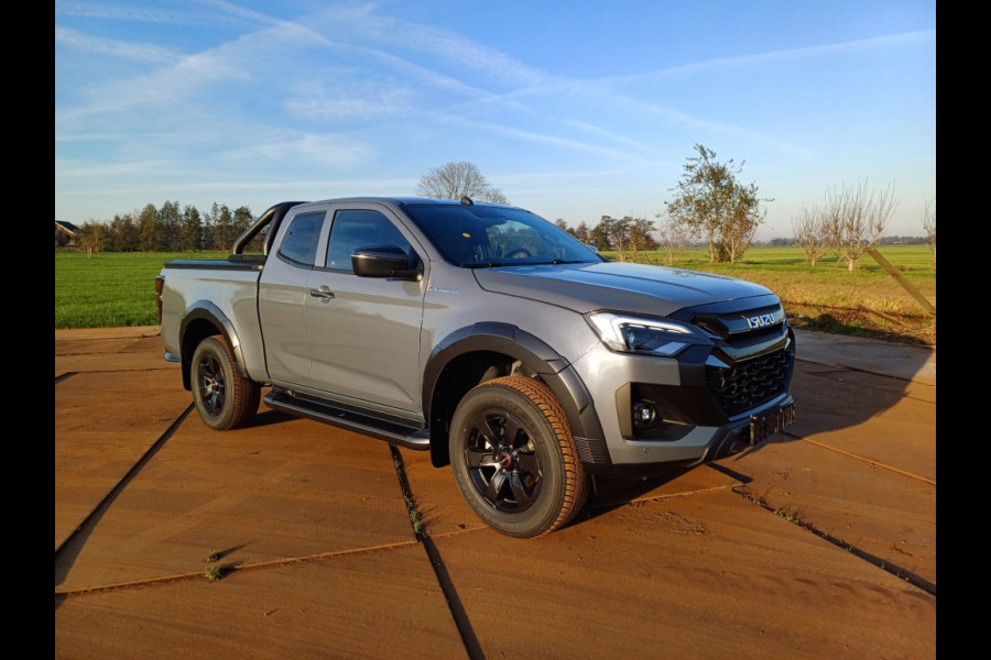 Isuzu D-max Extended Cab V-Cross $WD Automaat MY24 Isla Grey