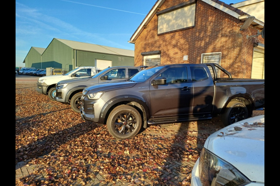 Isuzu D-max Extended Cab V-Cross $WD Automaat MY24 Isla Grey