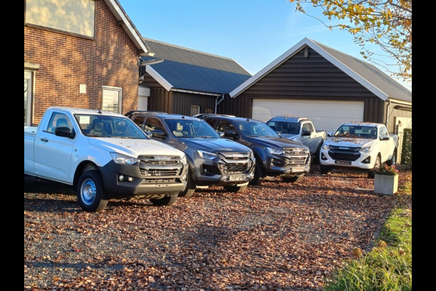 Isuzu D-max Extended Cab V-Cross $WD Automaat MY24 Isla Grey