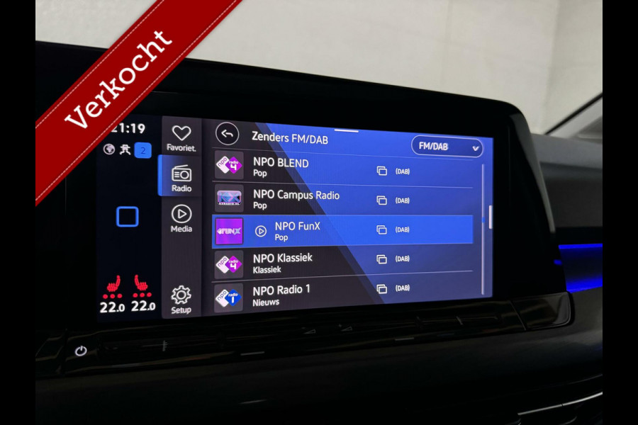 Volkswagen Golf 1.5 eTSI FirstEdition Pano Sfeer Carplay NAP