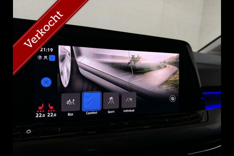 Volkswagen Golf 1.5 eTSI FirstEdition Pano Sfeer Carplay NAP