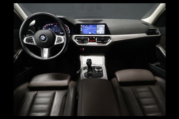 BMW 3-serie 330e eDrive M Sport M-PAKKET [360° CAMERA, APPLE CARPLAY, NAVIGATIE GROOT, VOL LEDER, M-STUUR, ANDROID, TREKHAAK, LED, DAB+, NIEUWSTAAT]