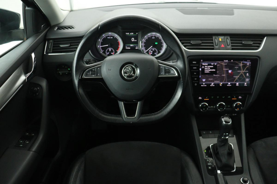 Škoda Octavia 1.0 TSI Style | Panoramadak | Alcantara | Trekhaak | Carplay | Stoelverwarming | Park Assist | Canton | Navigatie