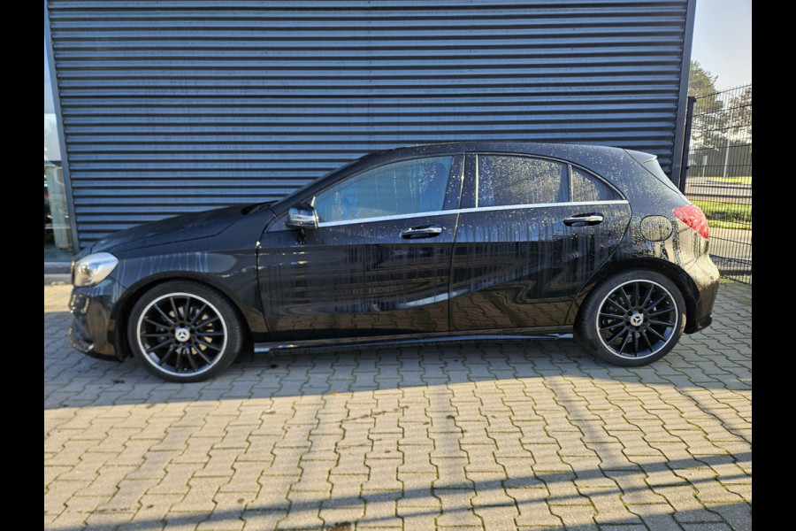 Mercedes-Benz A-Klasse 180 Business Solution AMG 7G - Tronic | Panodak | Alcantara Sportstoelen Memory | Camera | Trekhaak Afn. | Keyless |  Stoelverwarming | Climate Control | 18"L.M |