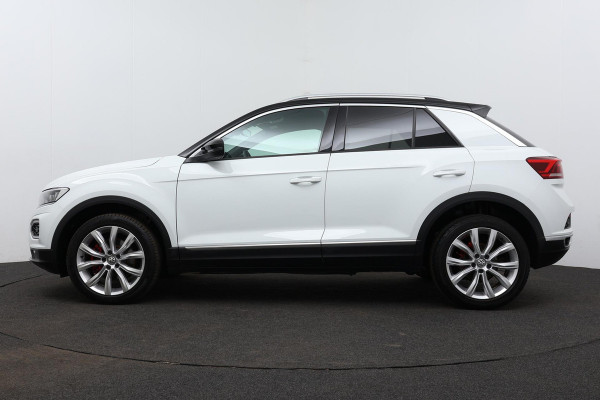 Volkswagen T-Roc 1.5 TSI Sport (VIRTUAL COCKPIT, STOELVERWARMING, PARKEERSENSOREN, CARPLAY, 1e EIGENAAR, GOED ONDERHOUEN)