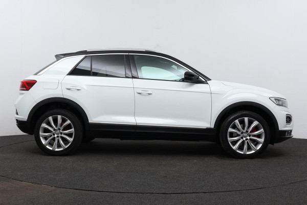 Volkswagen T-Roc 1.5 TSI Sport (VIRTUAL COCKPIT, STOELVERWARMING, PARKEERSENSOREN, CARPLAY, 1e EIGENAAR, GOED ONDERHOUEN)