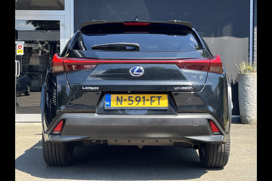 Lexus UX 250h Executive Line CLIMA / CRUISE / NAVI