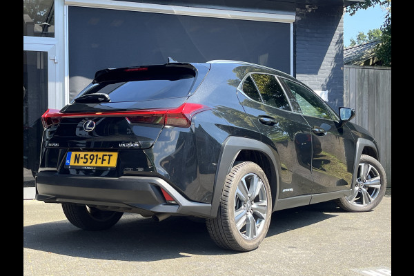 Lexus UX 250h Executive Line CLIMA / CRUISE / NAVI