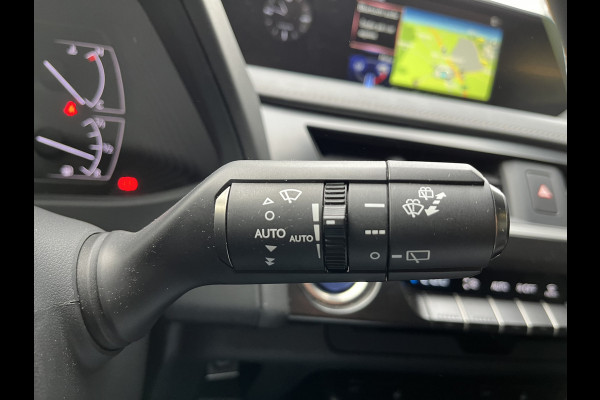 Lexus UX 250h Executive Line CLIMA / CRUISE / NAVI