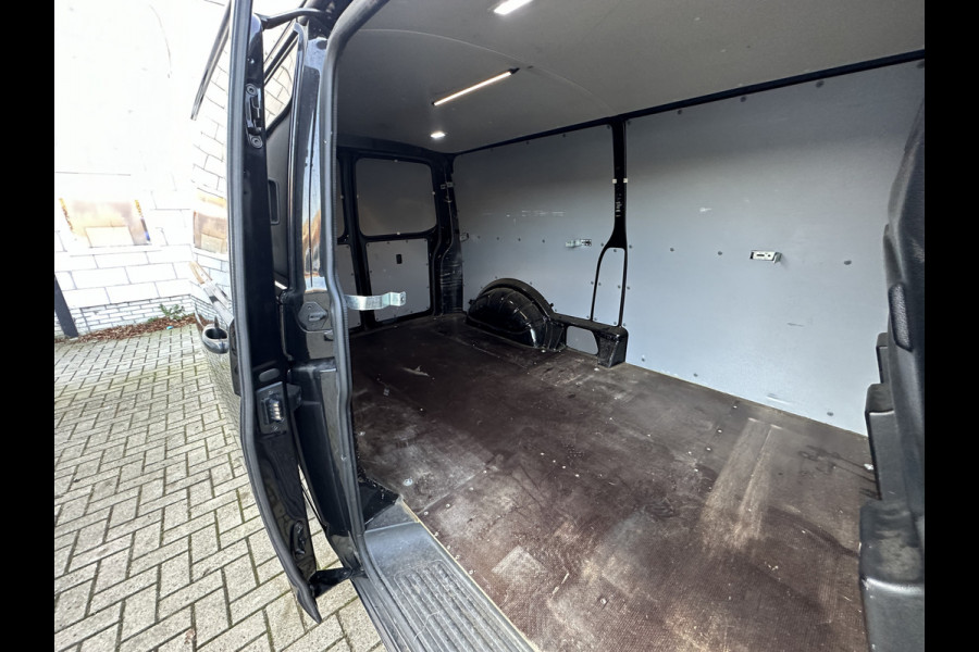 Volkswagen Transporter 2.0 TDI 110PK EURO6 L2H1 Cruise control/app connect/navigatie