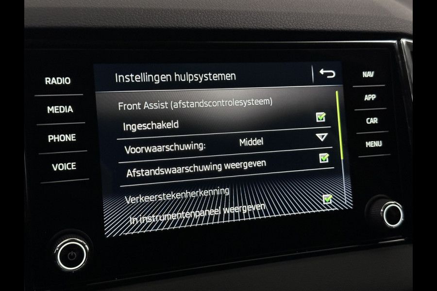 Škoda Karoq 1.5 TSI ACT Style Business | Camera | Navigatie | Carplay | Camera | Stoelverwarming | Climate Control | DAB | Keyless |