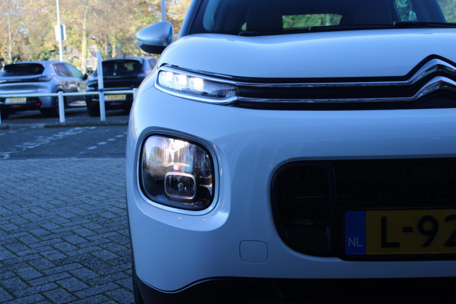 Citroën C3 Aircross 1.2 110PK AUTOMAAT SHINE | NAVIGATIE | APPLE CARPLAY/ANDROID AUTO | DAB+ RADIO | CRUISE CONTROL | LICHTMETALEN VELGEN | PARKEER SENSOREN VOOR EN ACHTER | ALL SEASON BANDEN | ZONNESCHERMEN ACHTER | CLIMATE CONTROL |