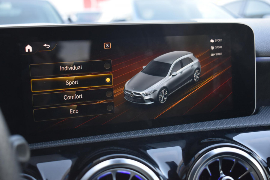 Mercedes-Benz A-Klasse 200 AMG Pano Sfeer NAP Carplay