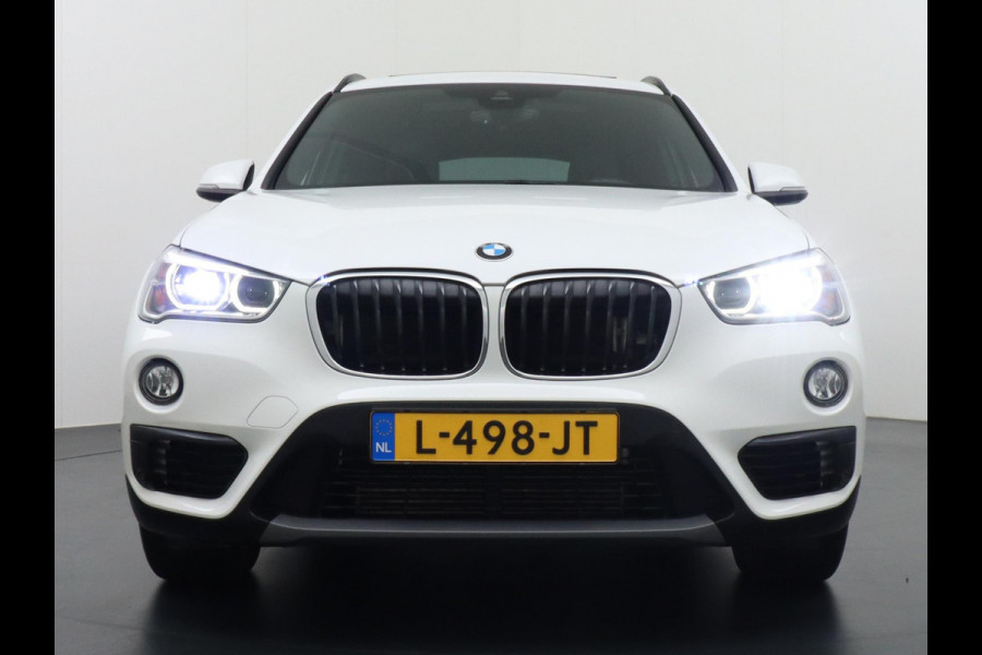 BMW X1 XDrive20i 4WD High Executive XLINE VAN 27.900 VOOR 25.877 EINDEJAARSVOORDEEL 2.023 | LEDER | PANO | STOELVERWARMING