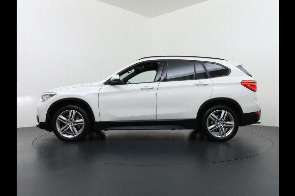 BMW X1 XDrive20i 4WD High Executive XLINE VAN 27.900 VOOR 25.877 EINDEJAARSVOORDEEL 2.023 | LEDER | PANO | STOELVERWARMING