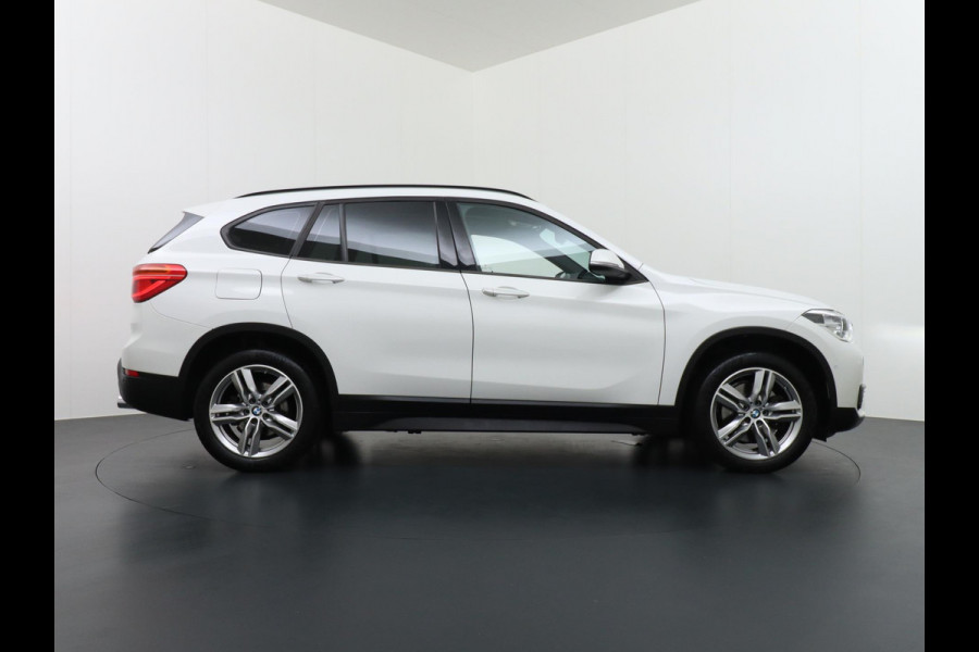 BMW X1 XDrive20i 4WD High Executive XLINE VAN 27.900 VOOR 25.877 EINDEJAARSVOORDEEL 2.023 | LEDER | PANO | STOELVERWARMING