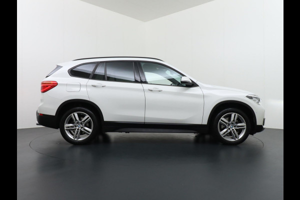 BMW X1 XDrive20i 4WD High Executive XLINE VAN 27.900 VOOR 25.877 EINDEJAARSVOORDEEL 2.023 | LEDER | PANO | STOELVERWARMING