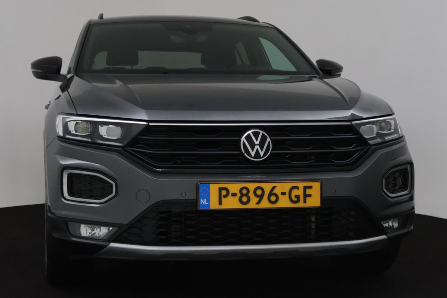 Volkswagen T-Roc 1.5 TSI Sport Automaat (NAVIGATIE, CAMERA, CARPLAY, PDC, ADAPTIVE CRUISE, LED/XENON, NL-AUTO, GOED ONDERHOUDEN)