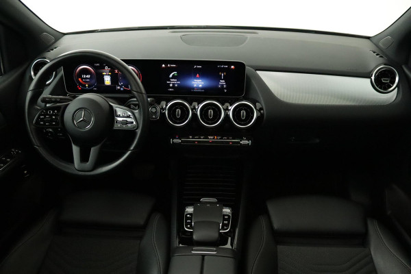 Mercedes-Benz B-Klasse 180 Business Solution Automaat (CAMERA, PANORAMADAK, NAVIGATIE, TREKHAAK, PDC, NL-AUTO, DEALER ONDERHOUDEN)