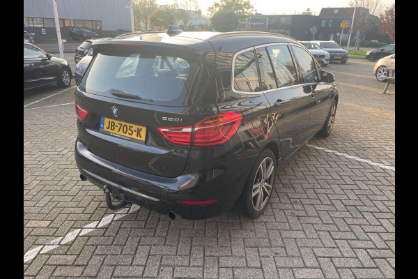 BMW 2 Serie Gran Tourer 220i Luxury 7 persoons / automaat / leer