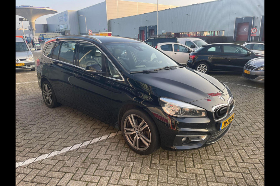 BMW 2 Serie Gran Tourer 220i Luxury 7 persoons / automaat / leer