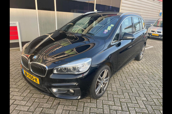 BMW 2 Serie Gran Tourer 220i Luxury 7 persoons / automaat / leer