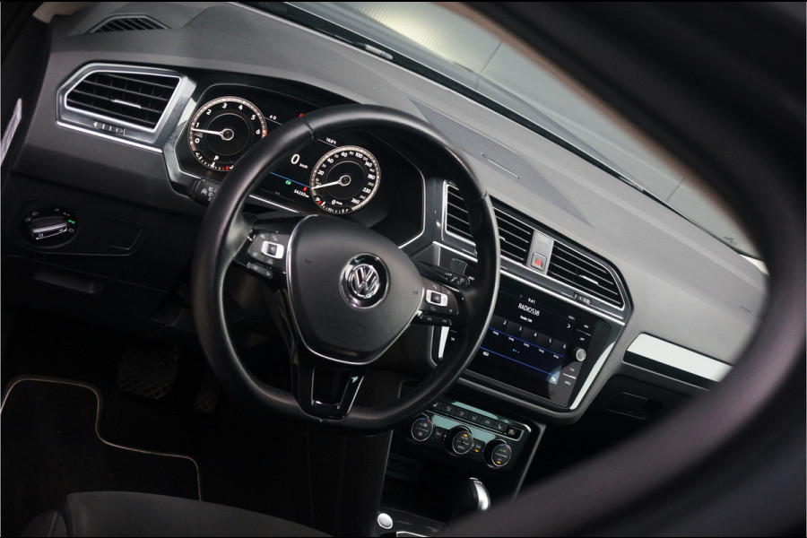 Volkswagen Tiguan 1.4 TSI ACT Highline Business R | R-Line | Panoramadak | Massage | Stoelverwarming | Camera | Adaptive Cruise Control | Keyless | Apple Carplay | Elektische Achterklep |