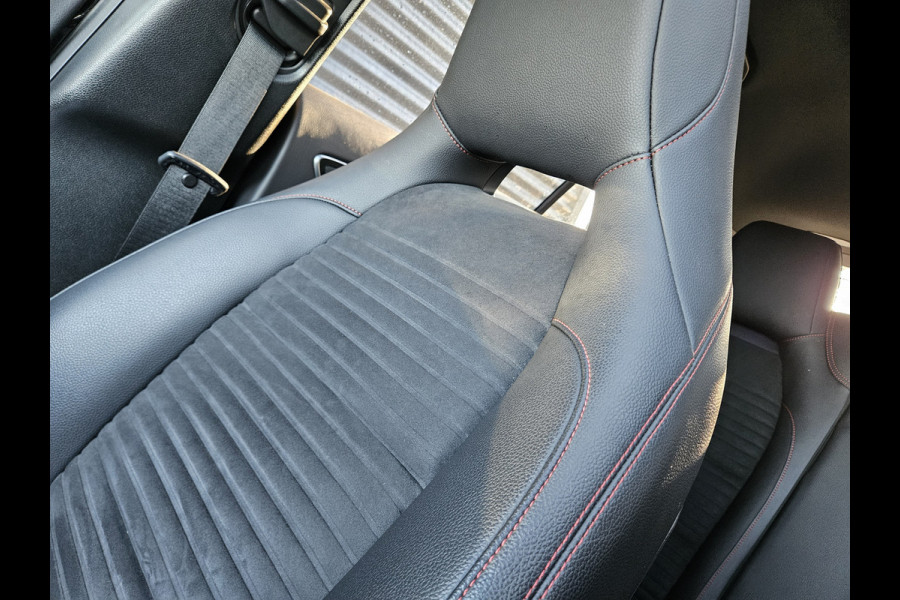 Mercedes-Benz A-Klasse 180 Business Solution AMG 7G - Tronic | Panodak | Alcantara Sportstoelen Memory | Camera | Trekhaak Afn. | Keyless |  Stoelverwarming | Climate Control | 18"L.M |