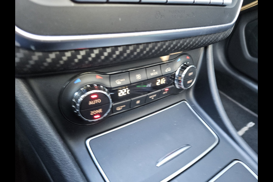 Mercedes-Benz A-Klasse 180 Business Solution AMG 7G - Tronic | Panodak | Alcantara Sportstoelen Memory | Camera | Trekhaak Afn. | Keyless |  Stoelverwarming | Climate Control | 18"L.M |