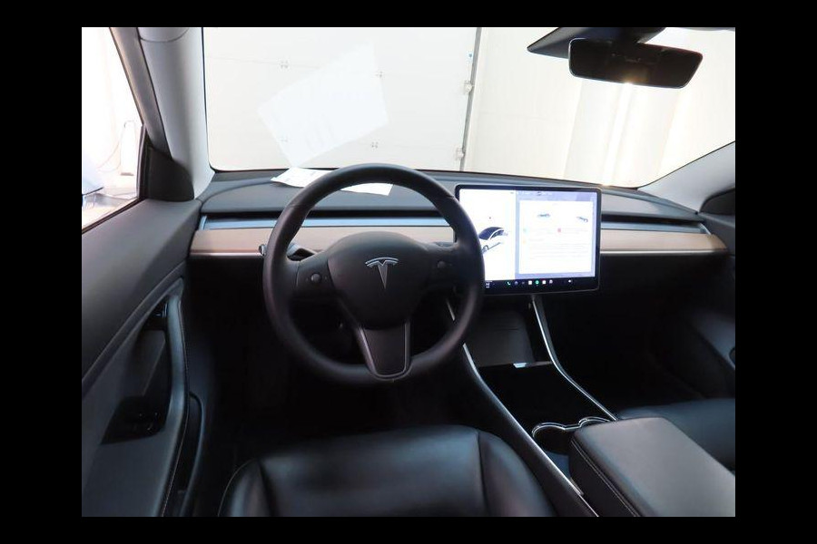 Tesla Model 3 Long Range AWD 75 kWh 19" LM Velgen Leder Full Self Driving LED Trekhaak Navi Autopilot Panoramadak Airco/ECC Stoelverwarming