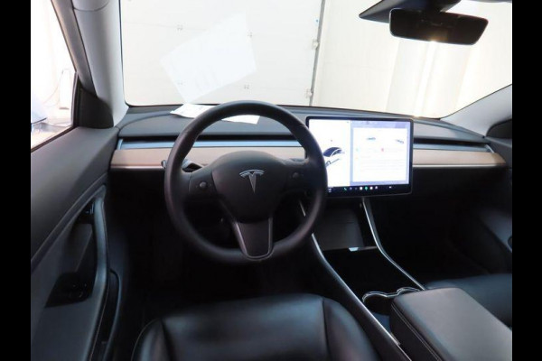 Tesla Model 3 Long Range AWD 75 kWh 19" LM Velgen Leder Full Self Driving LED Trekhaak Navi Autopilot Panoramadak Airco/ECC Stoelverwarming